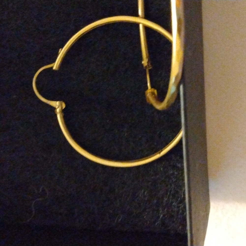 Earring - Picture 4 of 4